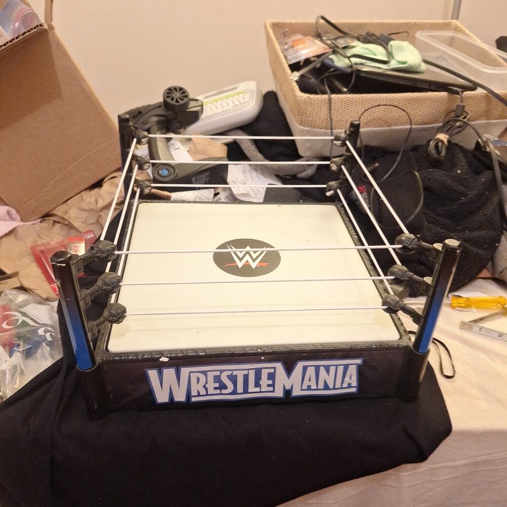 WWF/WWE WRESTLING RING FOR 7" ACTION FIGURES SPRING LOADED MAT LOOSE